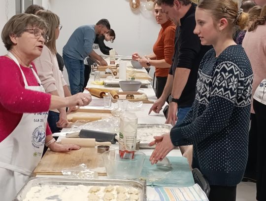 Maraton lepienia pierogów w Malborku. Maraton lepienia pierogów w Malborku.